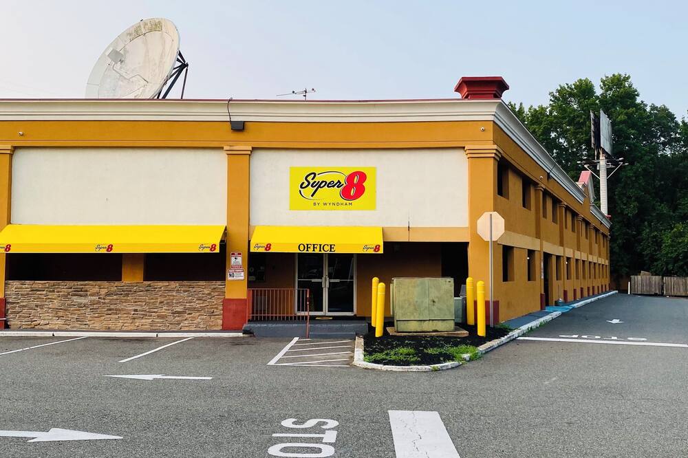 スーパー  8 バイ ウィンダム グロスター 写真