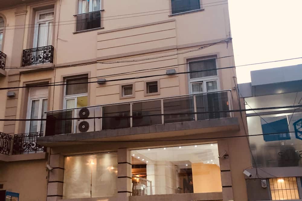 ホテル AYB インターナショナル 写真