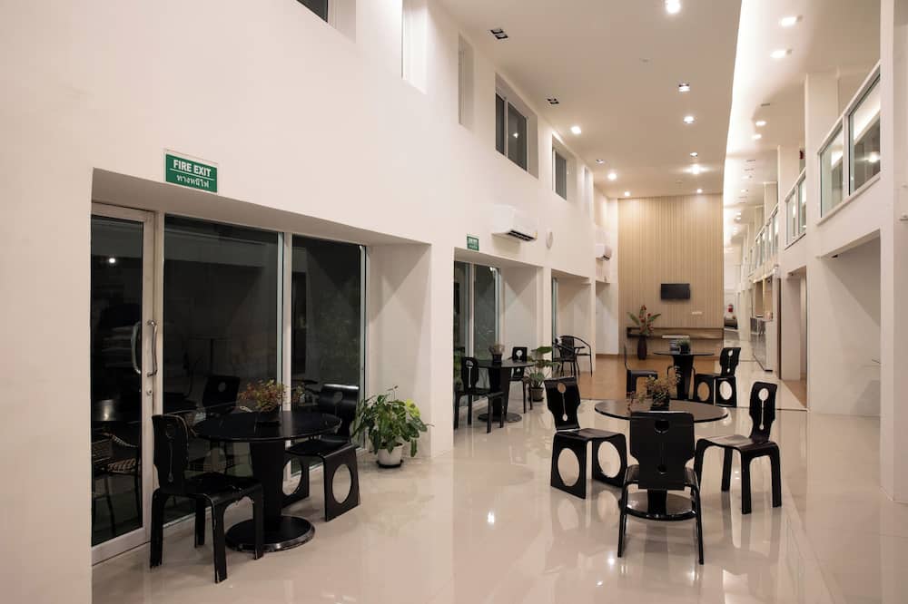 ナントラ シーロム ホテル 写真