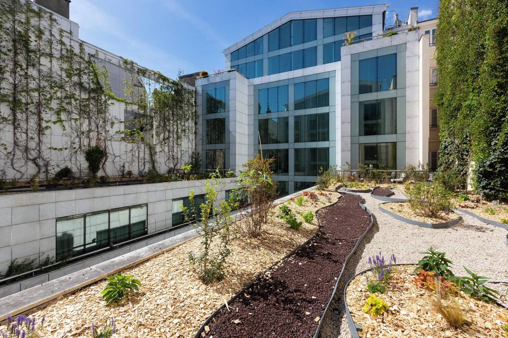 ラ クレ トゥール エッフェル パリ バイ ザ クレスト コレクション 写真