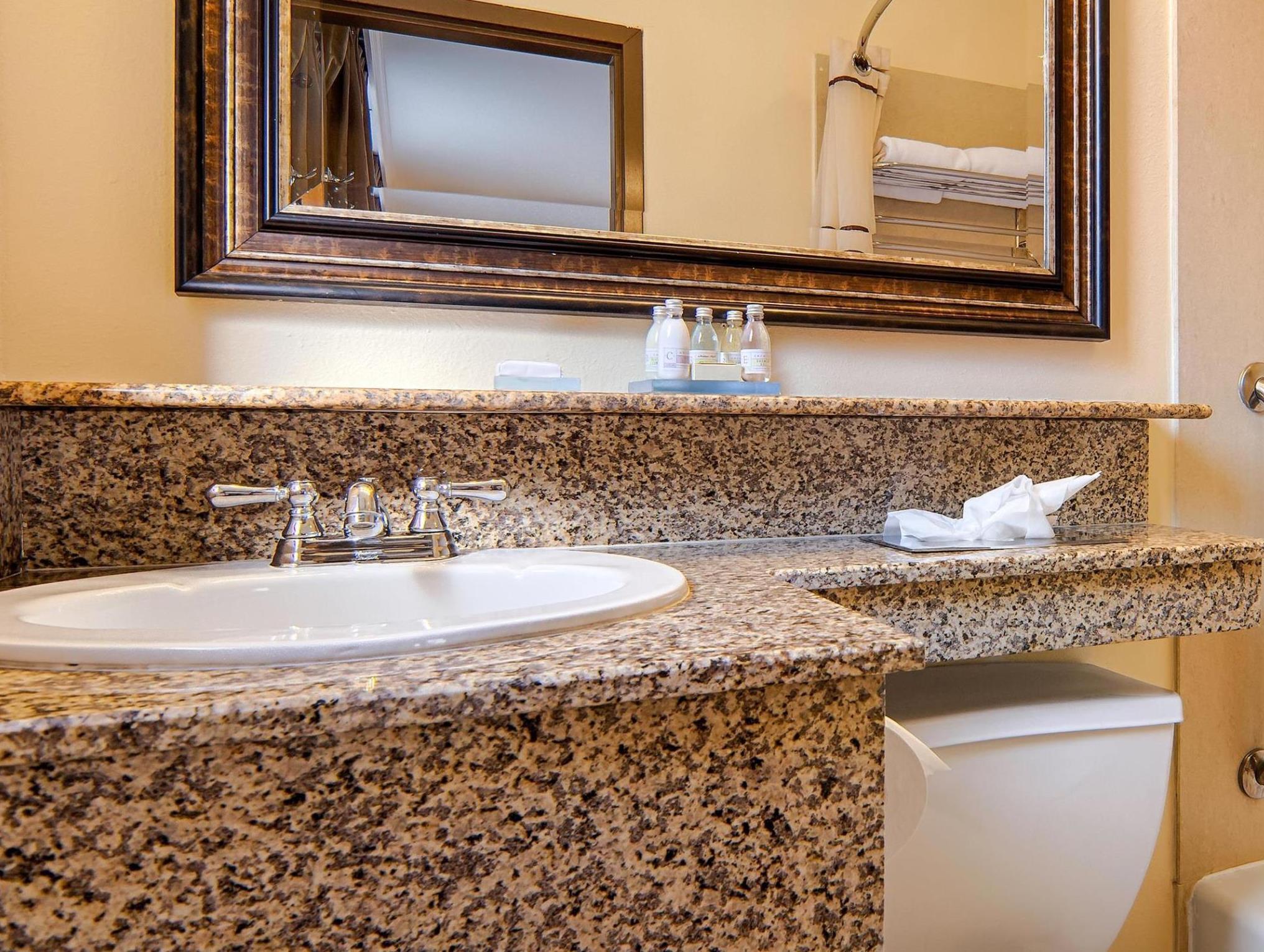 セント チャールズ イン 写真