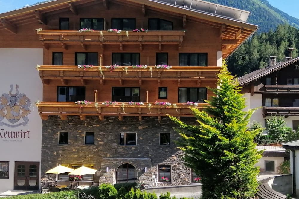 ホテル ノイヴィルト 写真