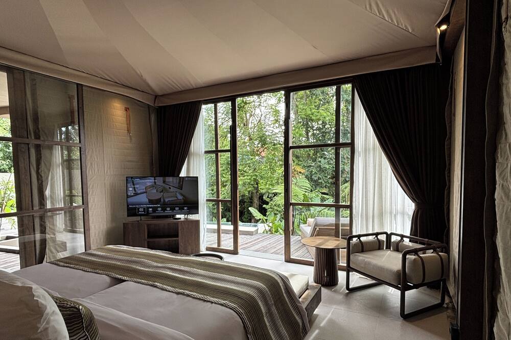 ウブド マス グランピング ラグジュアリー テント 写真