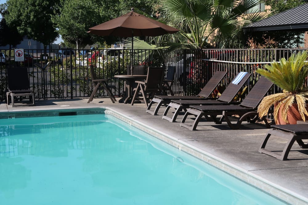 Oxford Suites Chico 写真