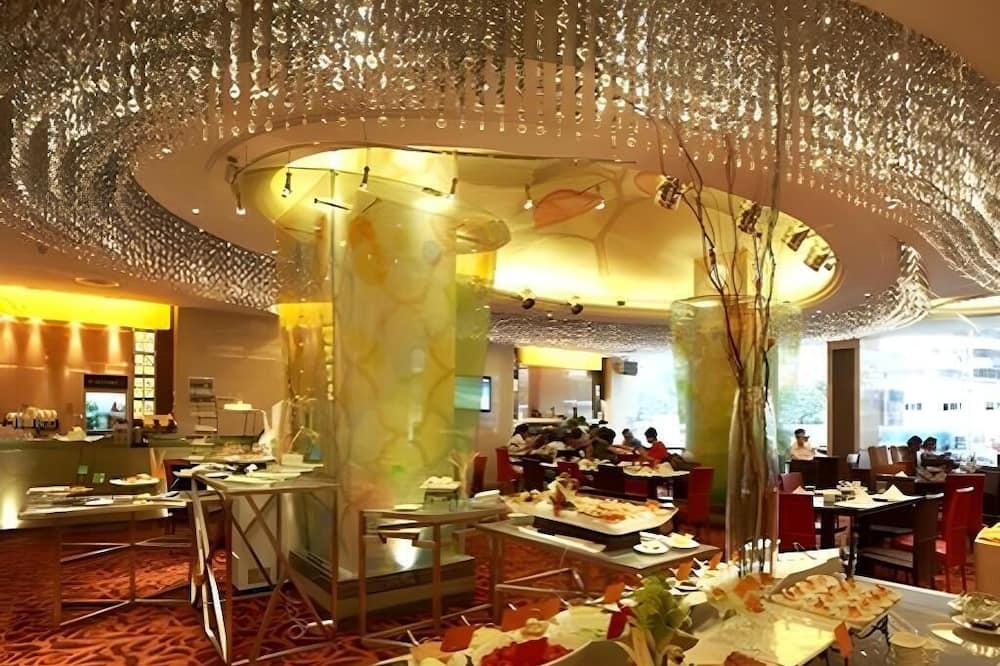 アンバサダー ホテル 写真