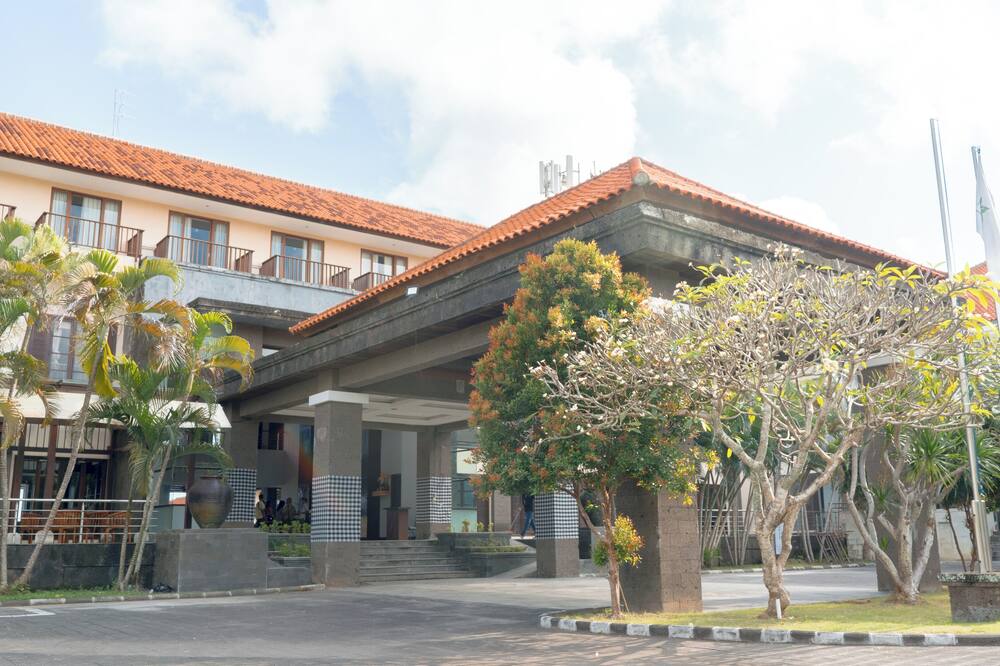 ニュー クタ ホテル バイ ロリン 写真