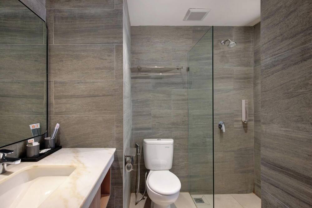 ハーパー クパン バイ アストン 写真