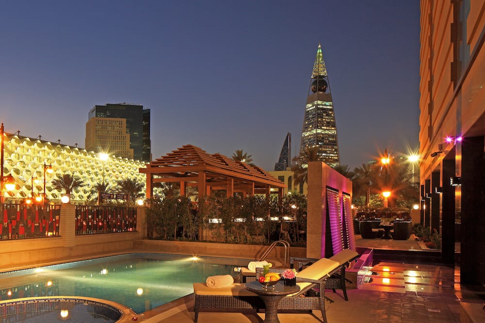 ブライラ ホテル オラヤ 写真