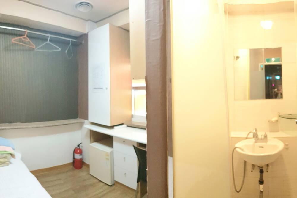 イー - リビングテル - ホステル 写真