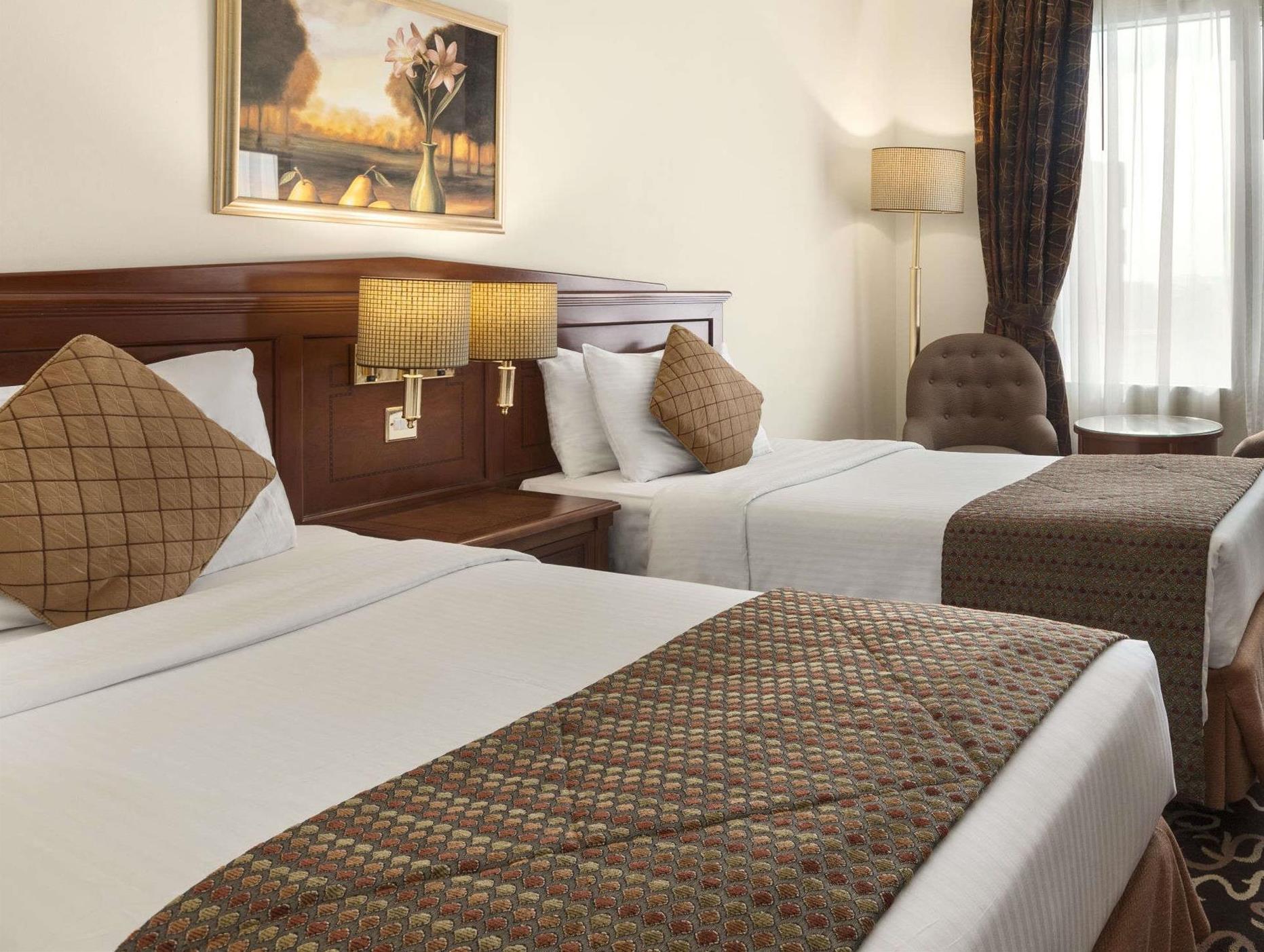 ハワード ジョンソン バイ ウィンダム ブル ドバイ 写真