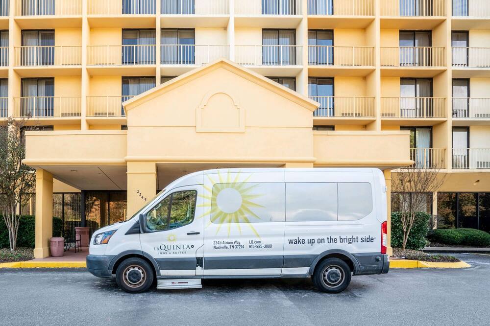 ラ キンタ イン & スイーツ バイ ウィンダム ナッシュビル エアポート / オープリーランド 写真