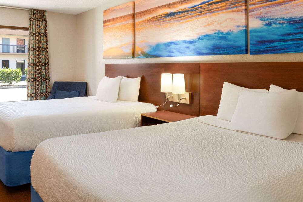 デイズ イン バイ ウィンダム ディロン 写真