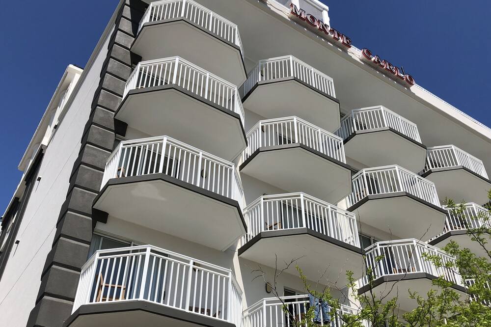 ホテル モンテ カルロ 写真