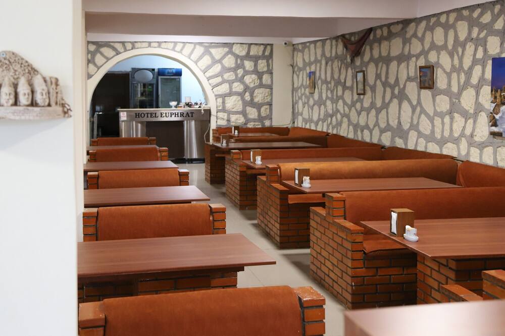 ホテル ユーフラト ネムルート 写真