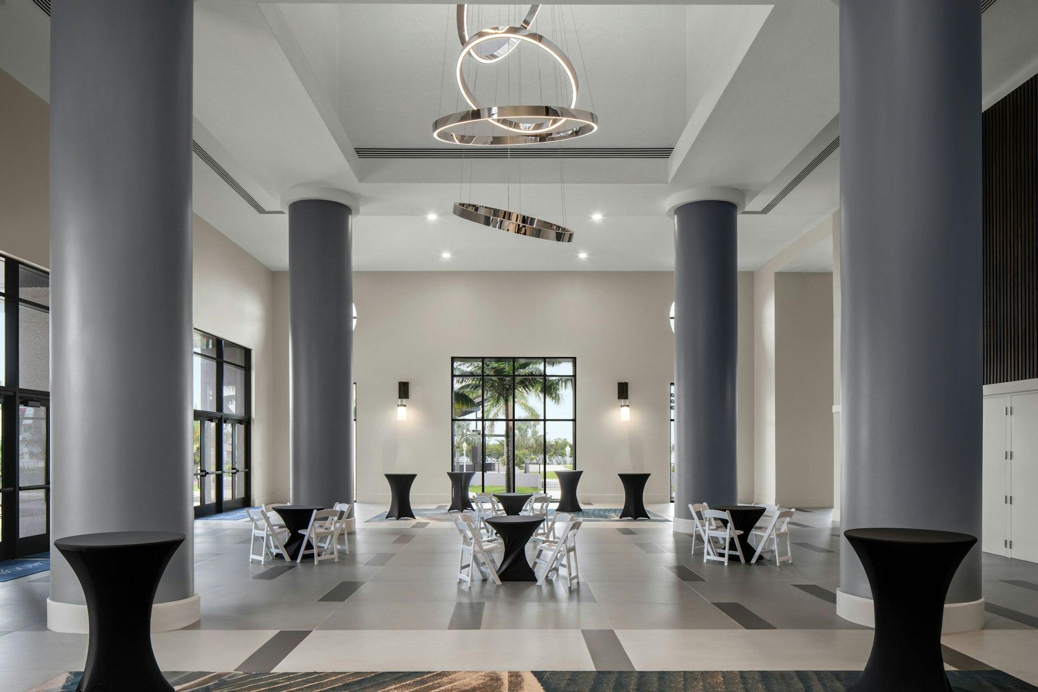 Luminary Hotel & Co., Autograph Collection 写真