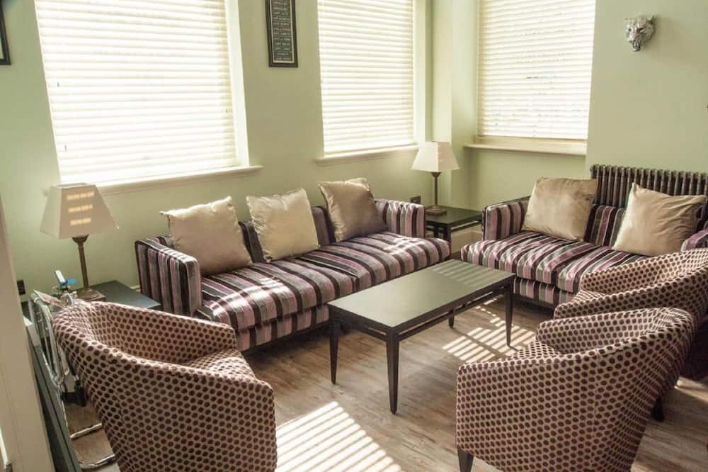 The Ship Leopard Hotel - No Children 写真