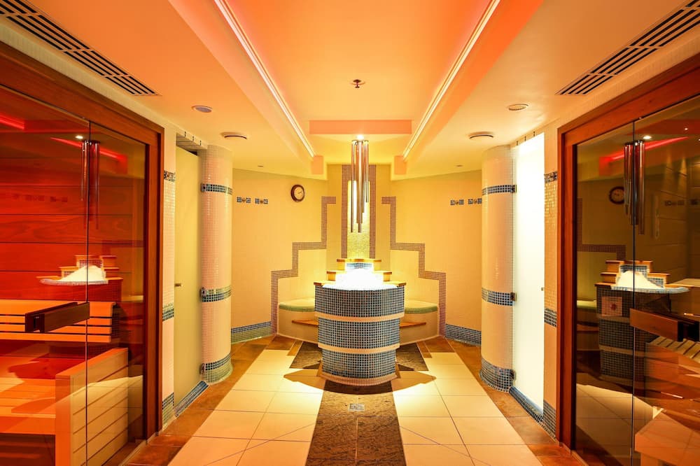 ケンピンスキ ホテル コルヴィヌス ブダペスト 写真