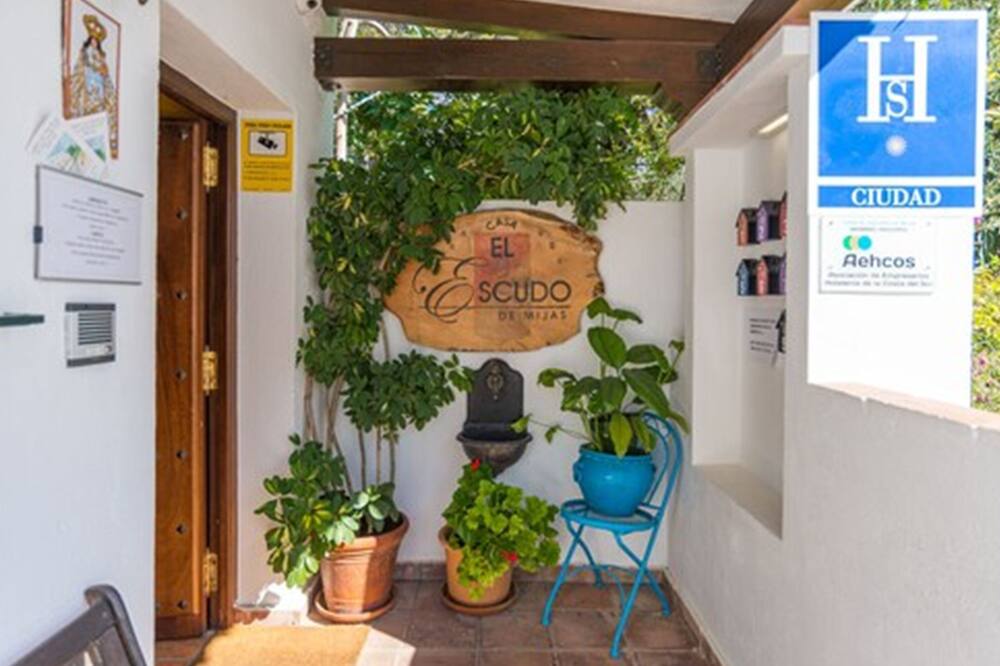 ホステル エル エスクード デ ミハス 写真