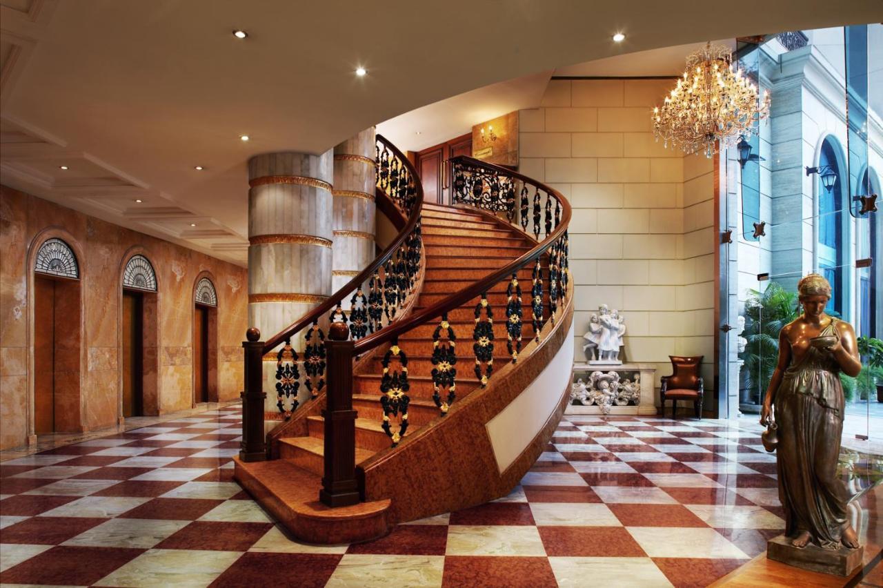 ホテル ザ ロイヤル プラザ 写真