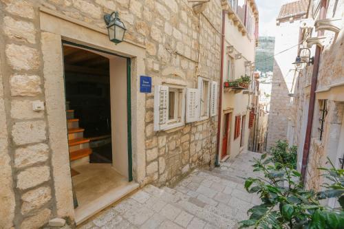 Apartment Sorta 写真