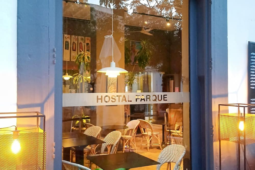 ホスタルパルケイビサ 写真