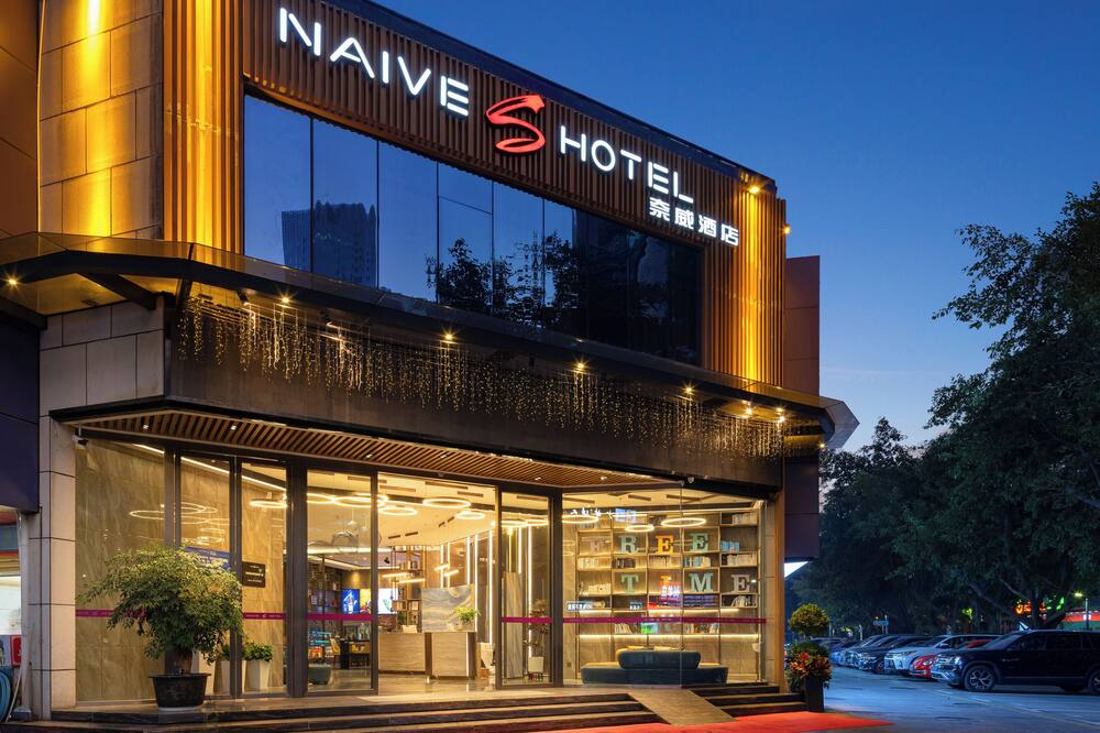 ナイーブ S ホテル 写真