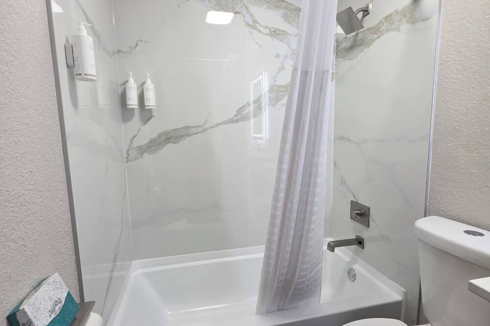 デイズイン by ウィンダム ウォーキガン 写真