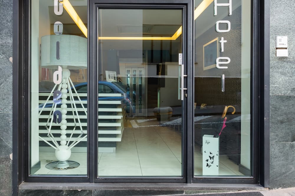 ゴールデン ホテル 写真