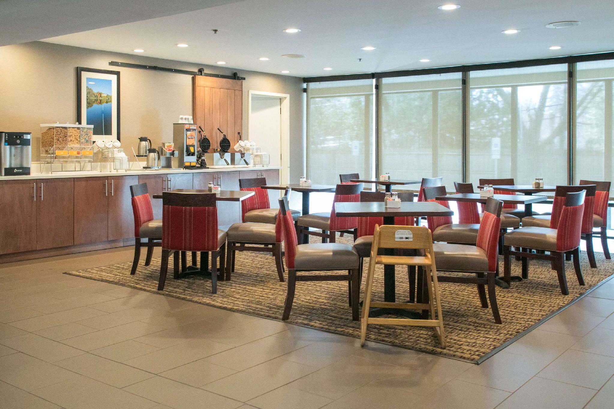 コンフォート スイーツ オークブルック テラス ニア オークブルック センター 写真