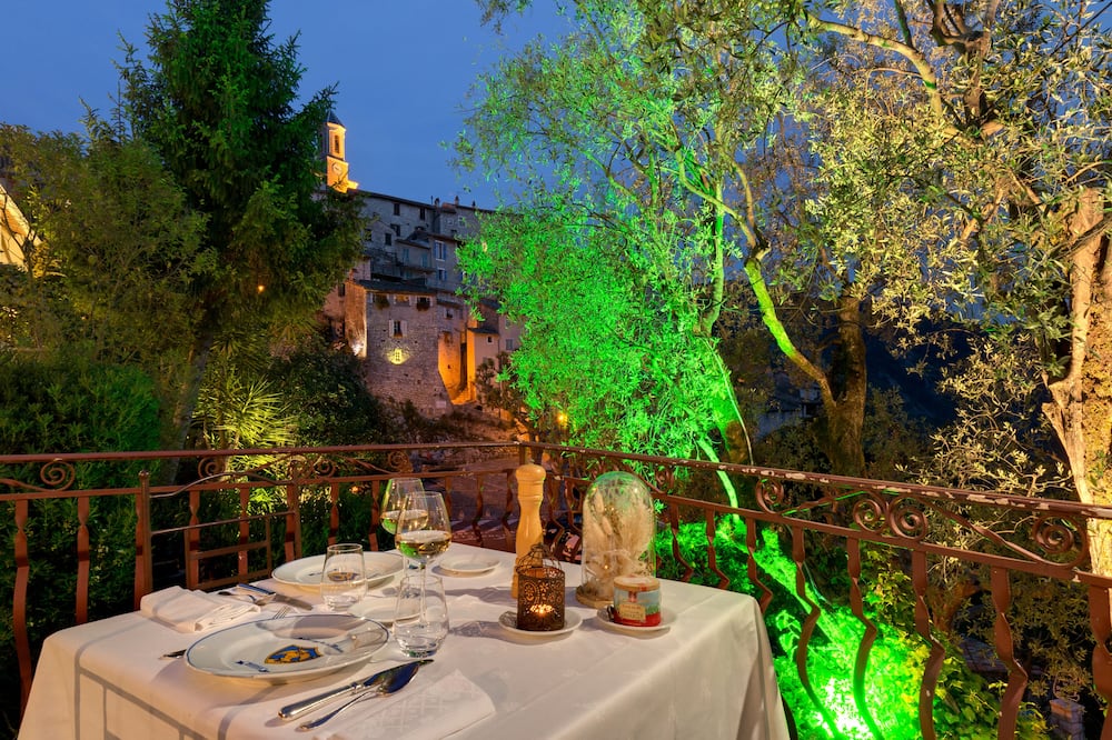 オーベルジュ ドゥ ラ マドンヌ 写真