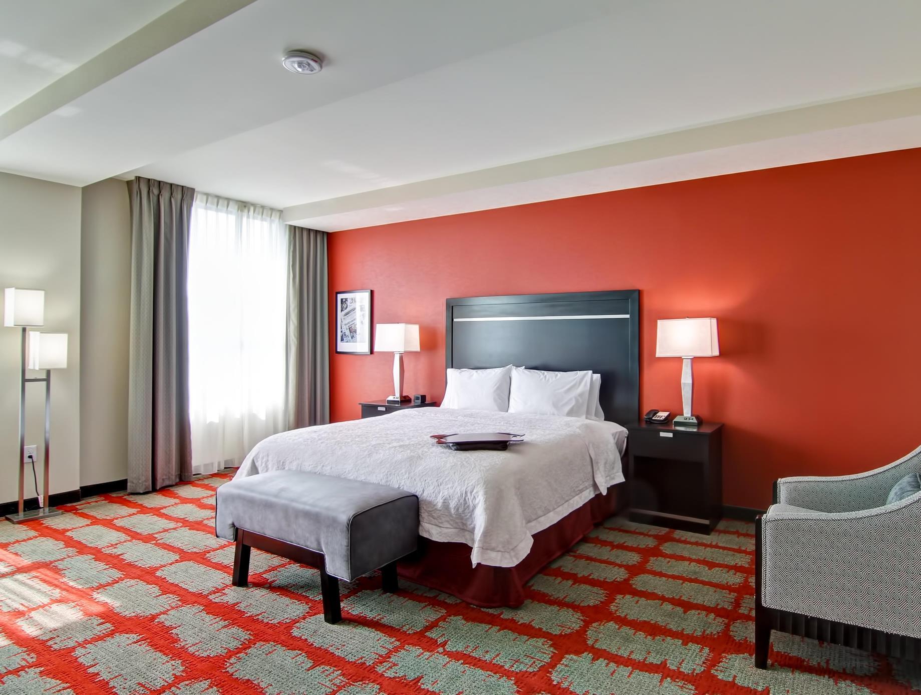 ハンプトン イン&スイーツ シンシナティ ダウンタウン 写真