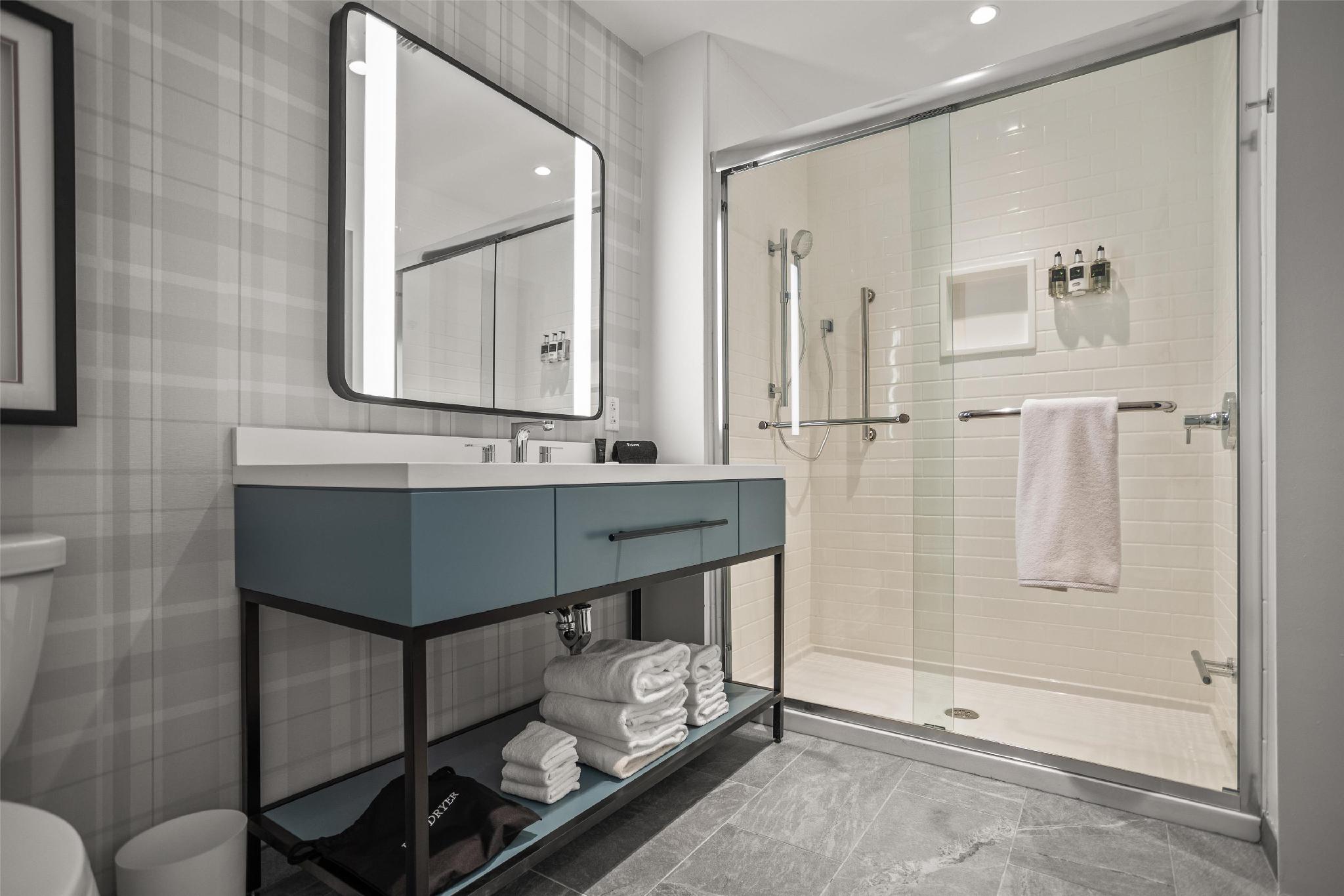 The Highlander at Radford, Tapestry Collection by Hilton 写真