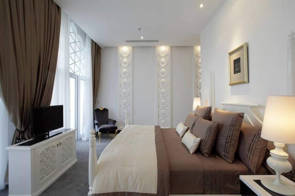 クロエ ギャラリー 写真