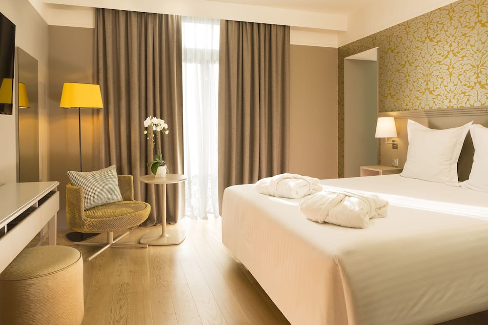 オセアニア ル ジュラ ディジョン 写真