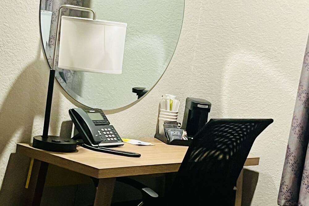 デイズ イン バイ ウィンダム ウォール 写真