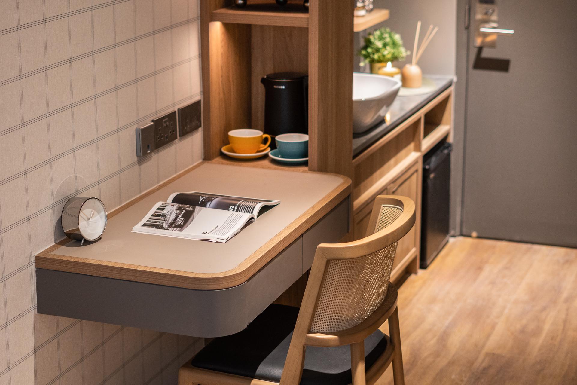 ダッシュ リビング オン ハリウッド 写真