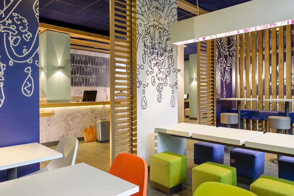 イビス バジェット リーズ センター クラウン ポイント ロード 写真