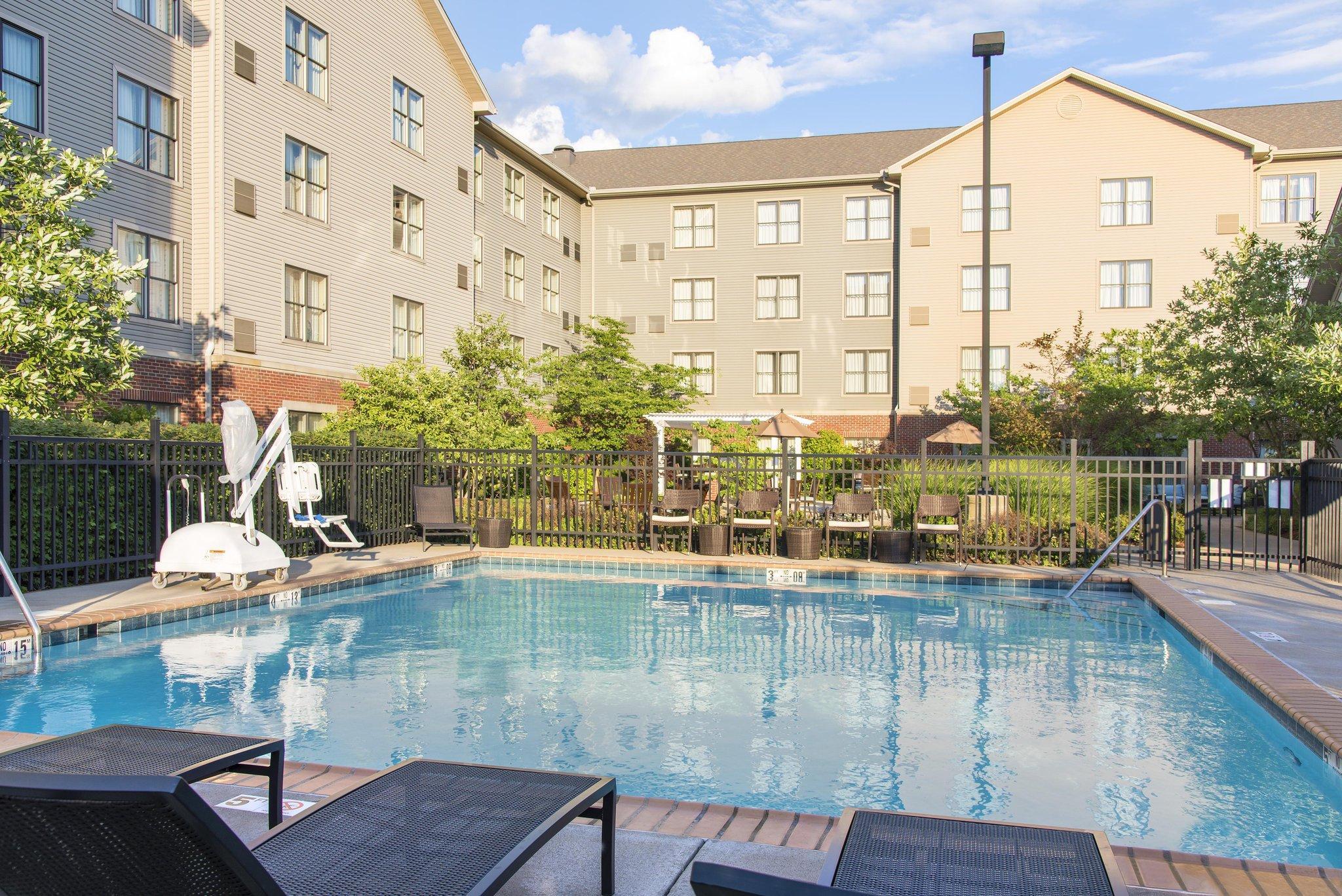 ホームウッド スイーツ バイ ヒルトン レキシントン ハンバーグ 写真