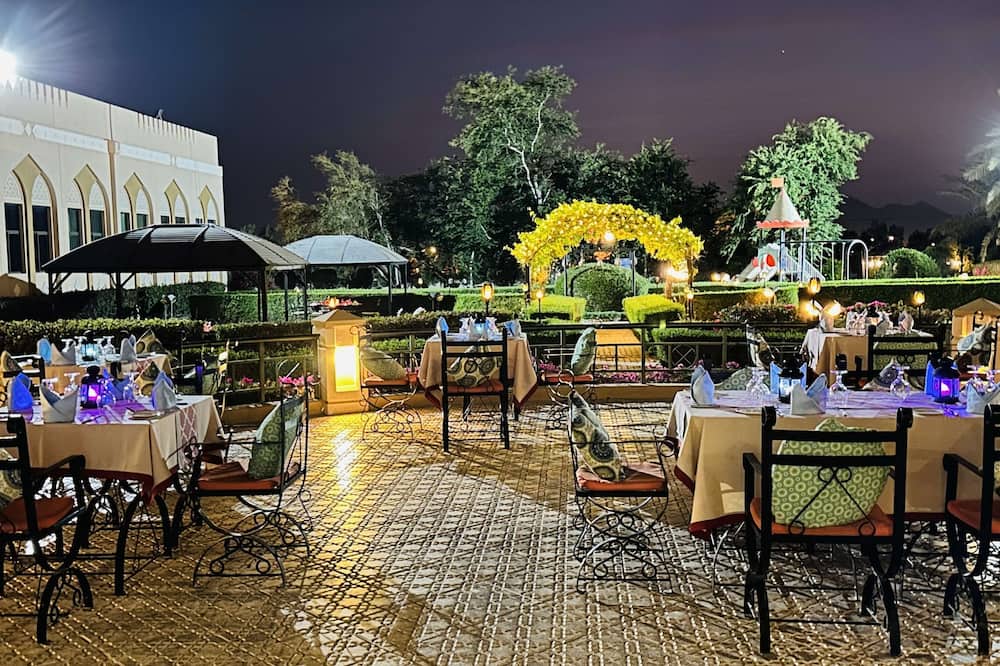 ゴールデン チューリップ ニズワ ホテル 写真