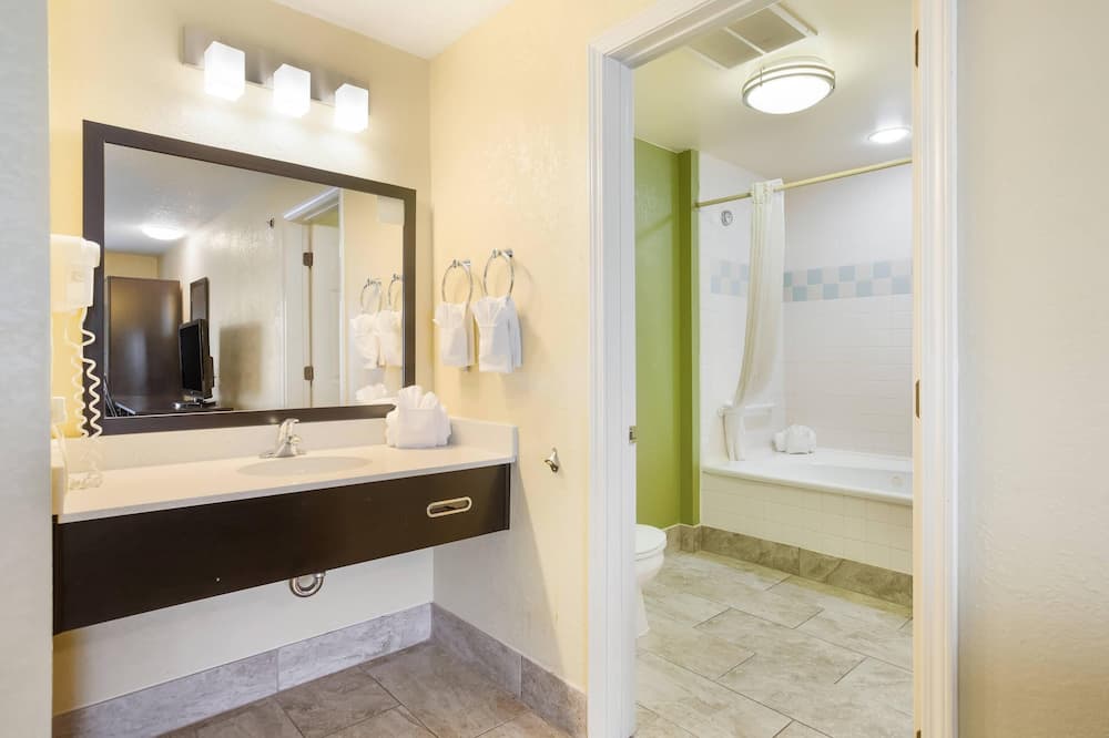 スリープ イン & スイーツ グランド ラピッズ サウスイースト - ケントウッド 写真