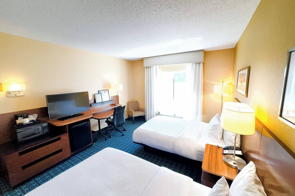 フェアフィールド イン & スイーツ バイ マリオット ラッセルヴィル 写真