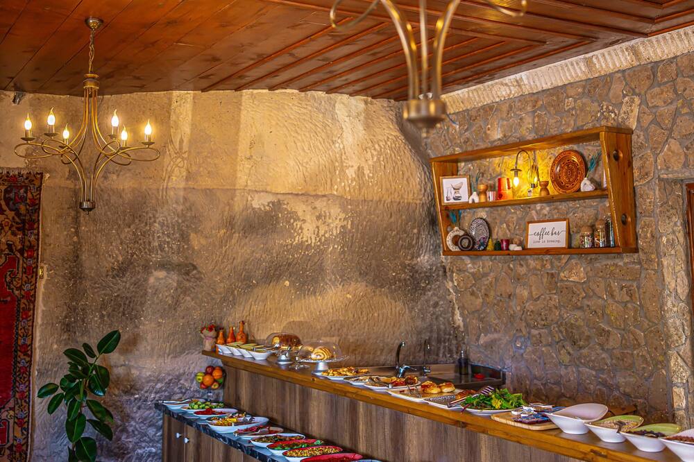 ケーブ ホテル サクサガン 写真