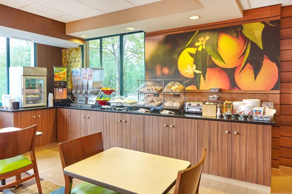 フェアフィールド イン & スイーツ バイ マリオット ロンバード 写真