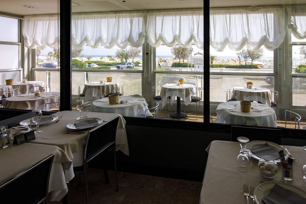 ホテル ダービー 写真