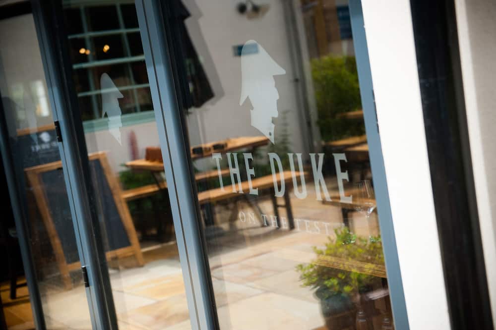 デューク オン ザ テスト 写真