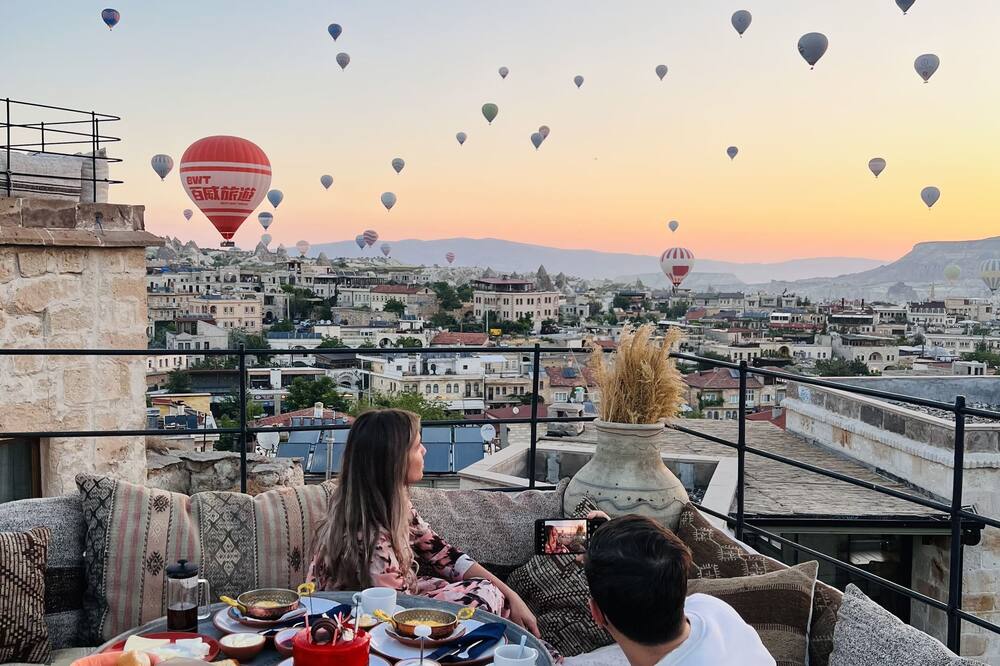 チェレビ ケイブ ハウス 写真