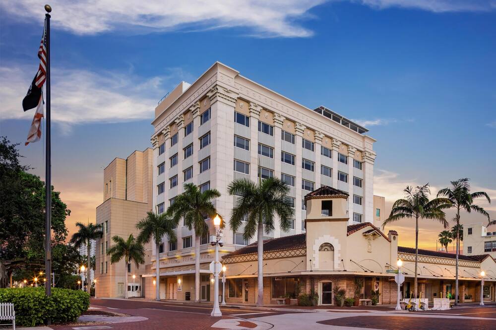 The Banyan Hotel Fort Myers, Tapestry Collection by Hilton 写真