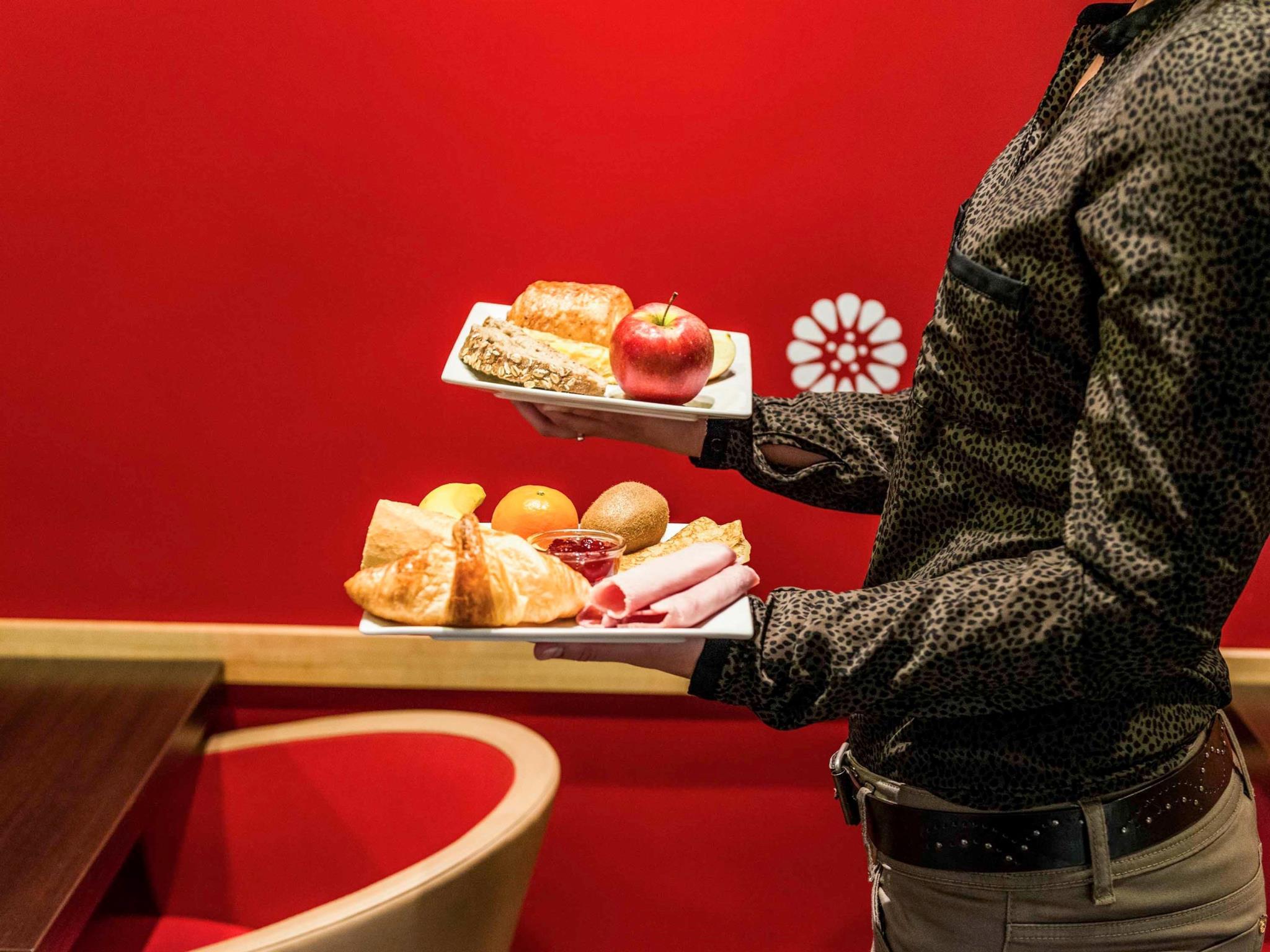 イビス パリ モンマルトル サクレクール 写真