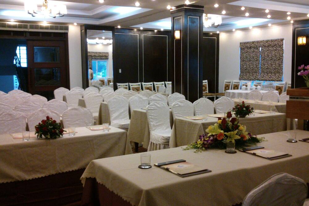 ゴールデン ハロン ホテル 写真