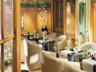 リレ ドゥ ラ ポステ 写真